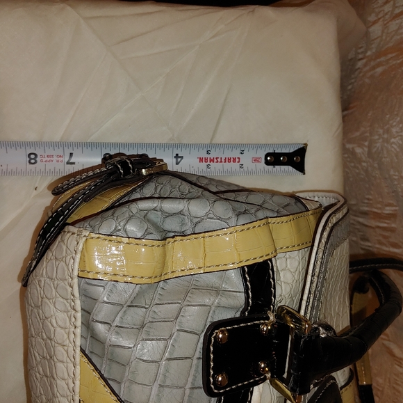 Guess purse - Picture 3 of 7